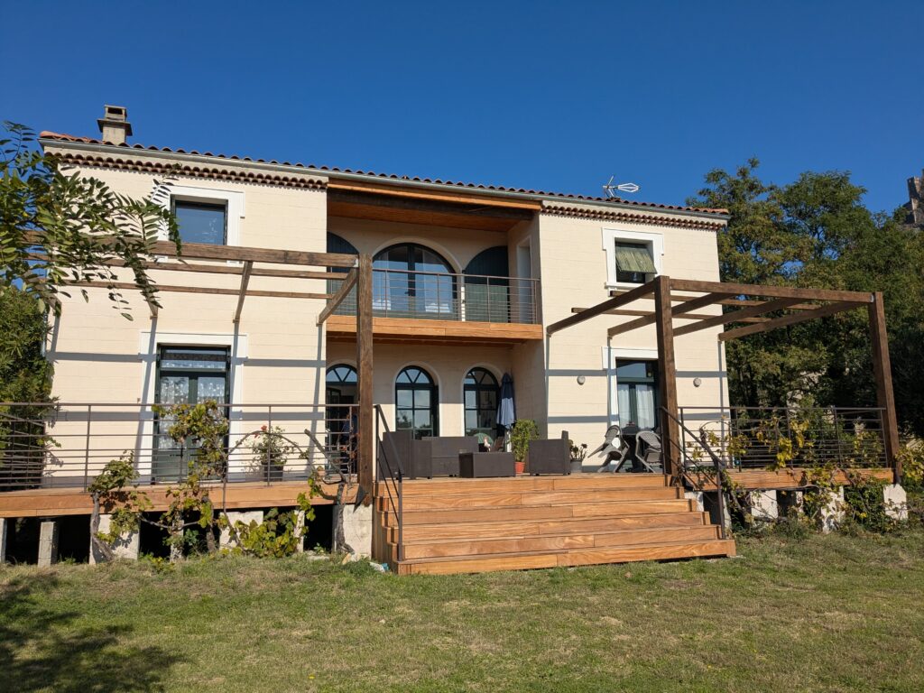 photo maison colocation Rochemaure alternative à l'EHPAD Ardèche 07